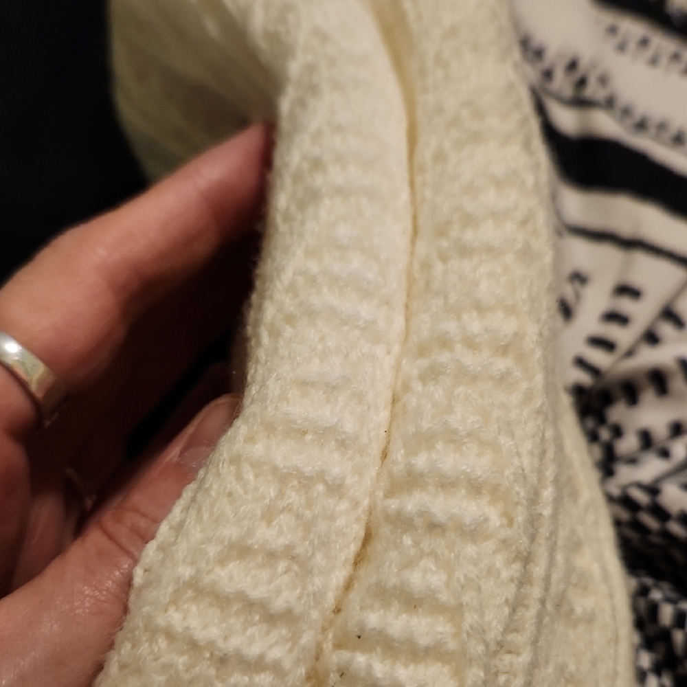 Cozy White Cable Knit Sock - Picture 3 of 6